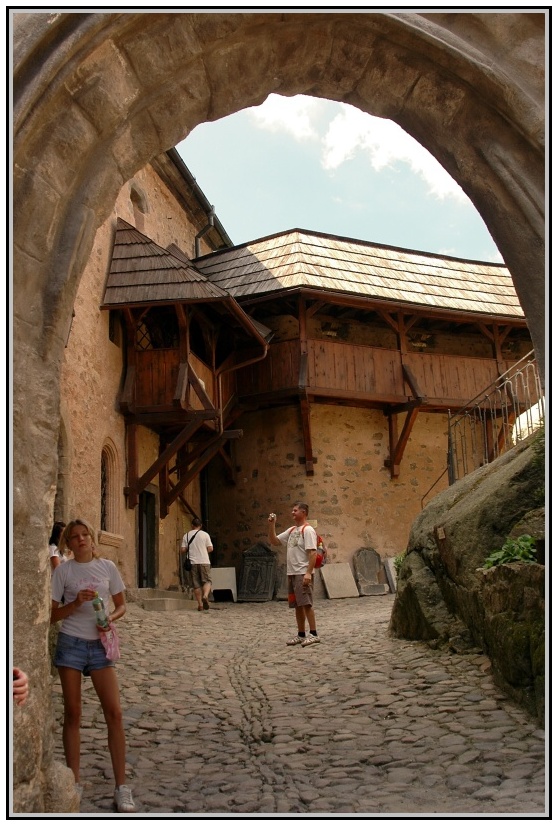Loket - brána do hradu