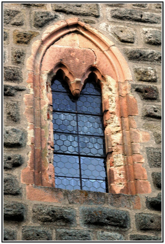 Hrad Zvkov - detail gotickho okna