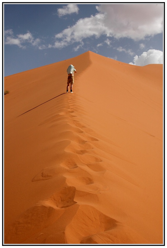 Sahara - výstup na dunu